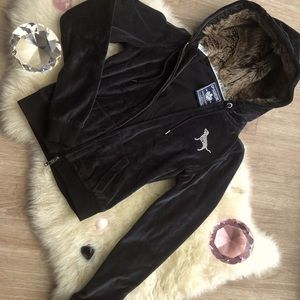 NWOT PINK Victoria’s Secret Velour Faux Fur-Lined hooded sweater in black